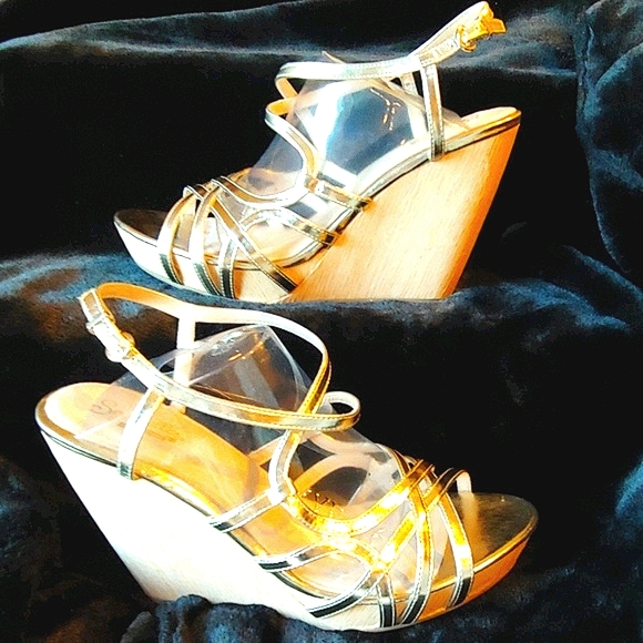 Seychelles Gorgeous Wedge Lite Gold Sandal - Picture 3 of 4